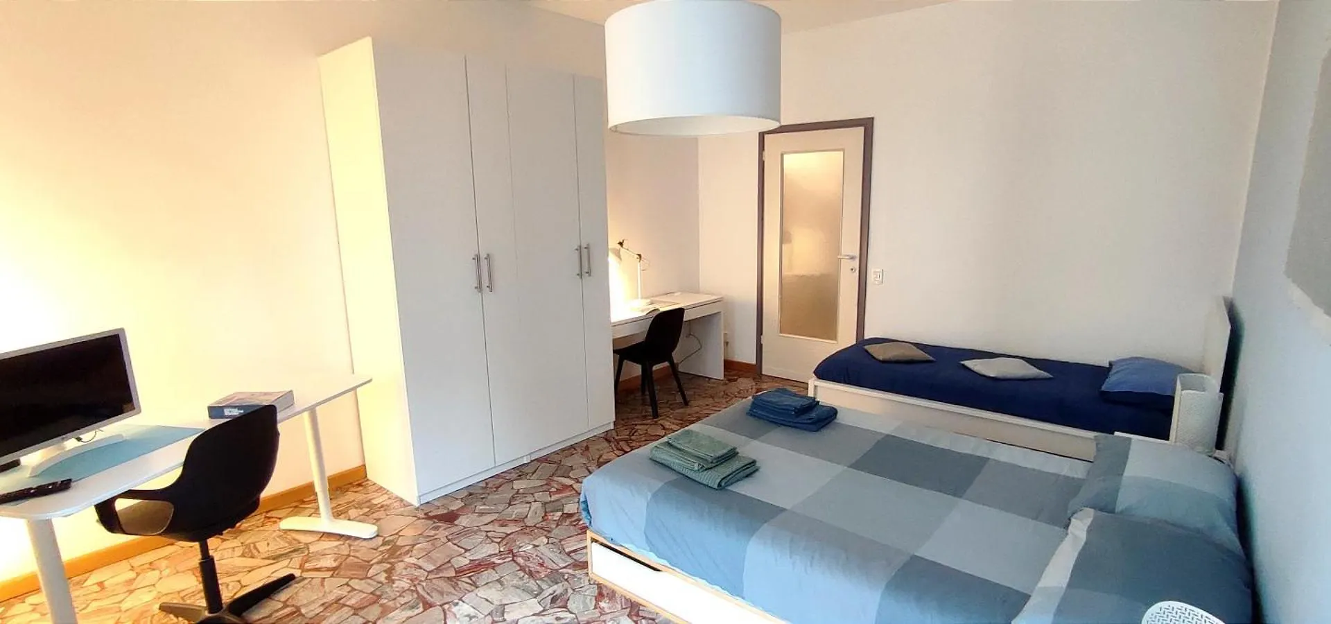 Homestay 2 Minimal Rooms Milan Italy
