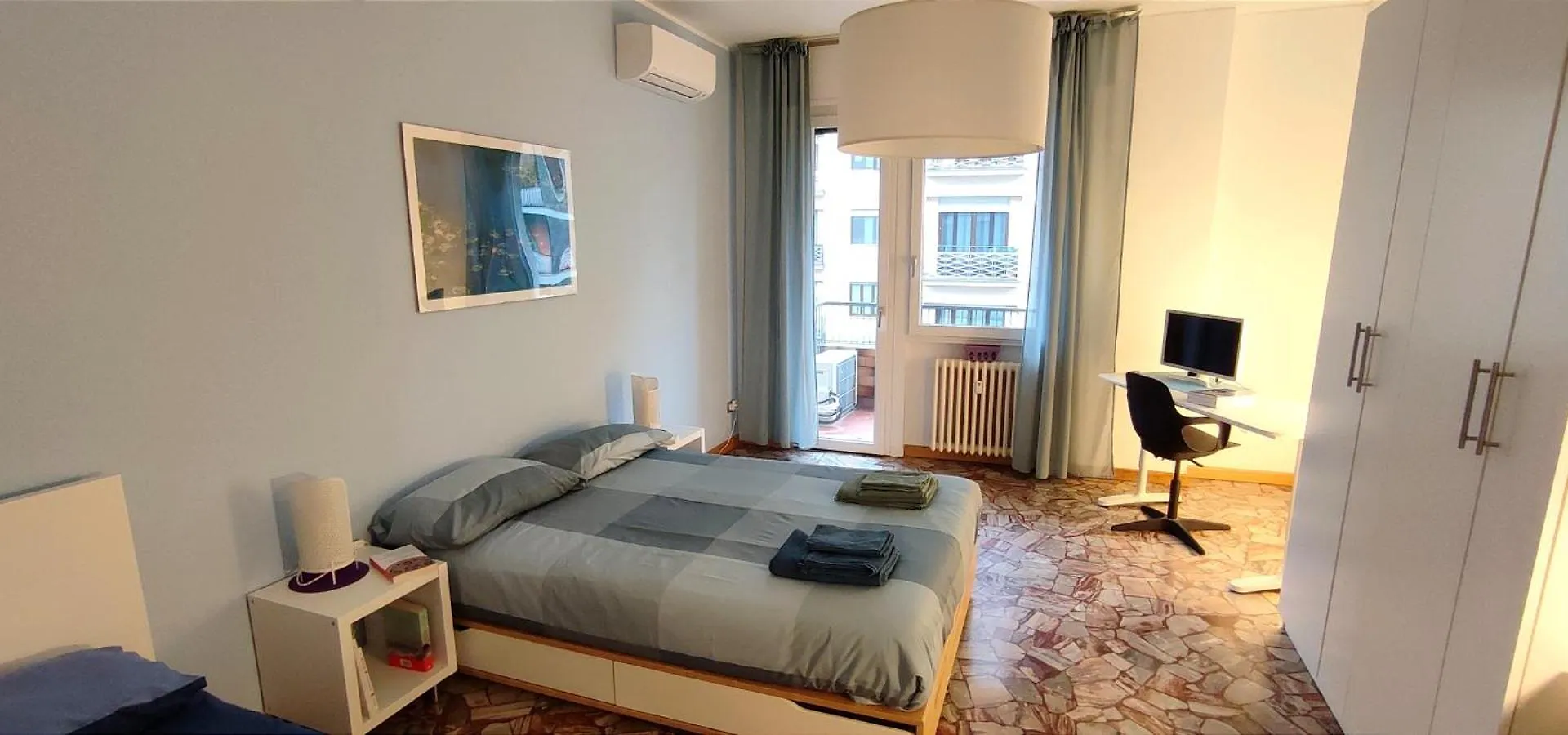 2 Minimal Rooms Milan Italy